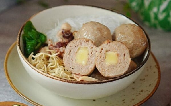 Mengenal Lezatnya Bakso Ayam Telur Keju yang Menggoda Selera