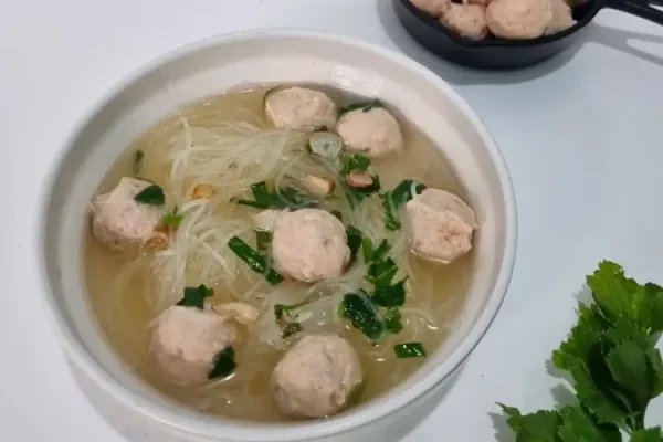 Mengenal Lezatnya Bakso Ayam Telur Mozzarella yang Menggoda