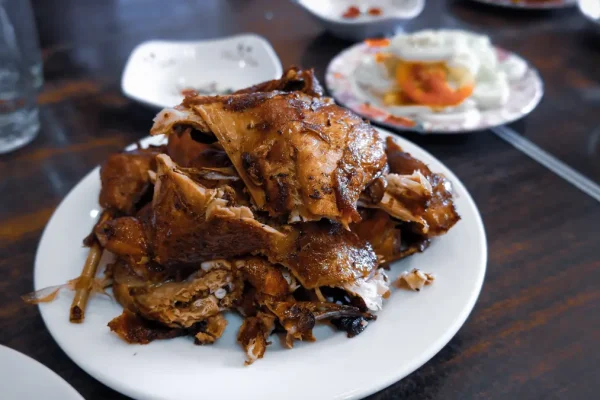 Mengenal Lezatnya Bebek Goreng Saus Padang yang Menggoda