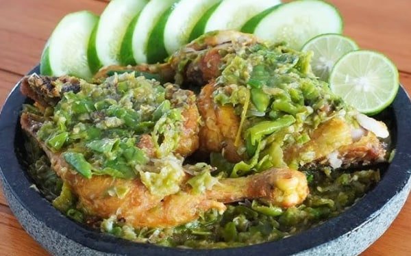 Mengenal Rasa Lezat Ayam Goreng Cabe Ijo yang Menggoda
