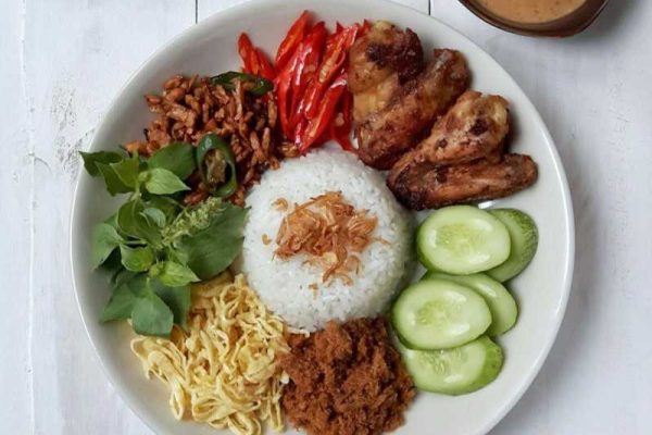 Keunikan Rasa Nasi Uduk Sosis yang Menggoda Selera