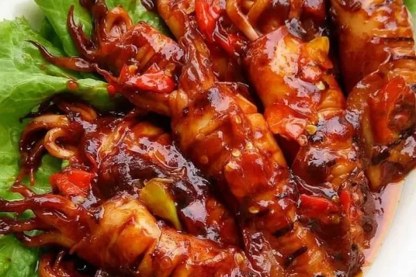 Lezatnya Cumi Saus Asam Manis: Pilihan Menu Seafood Favorit