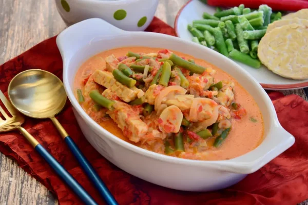 Lontong Sayur Buncis: Hidangan Lezat dan Menyehatkan yang Tradisional
