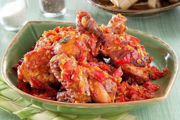 Mengenal Ayam Rica-Rica: Sajian Pedas dan Lezat khas Indonesia