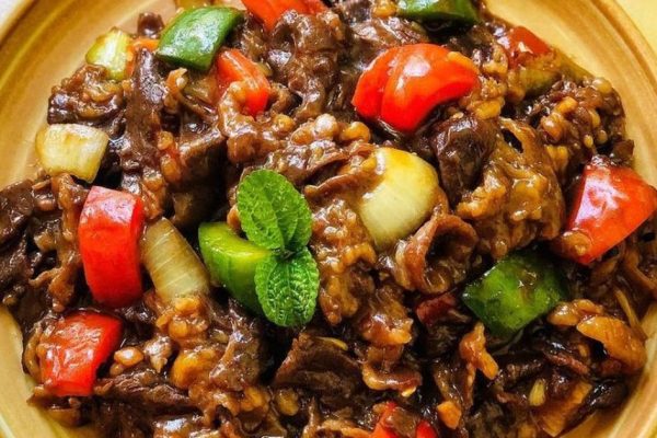 Mengenal Lezatnya Makanan Daging Sapi Lada Hitam yang Menggoda