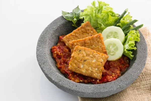 Mengenal Lezatnya Makanan Tempe Penyet yang Menggoda Selera