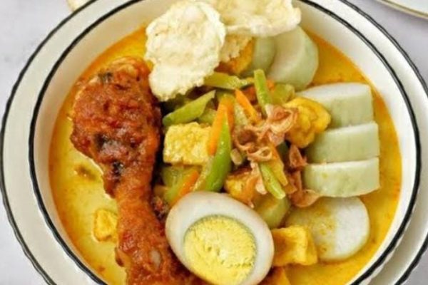 Mengenal Lontong Sayur Kerupuk: Hidangan Tradisional Lezat