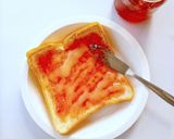 Mengenal Roti Bakar Strawberry: Camilan Manis yang Menggoda Selera