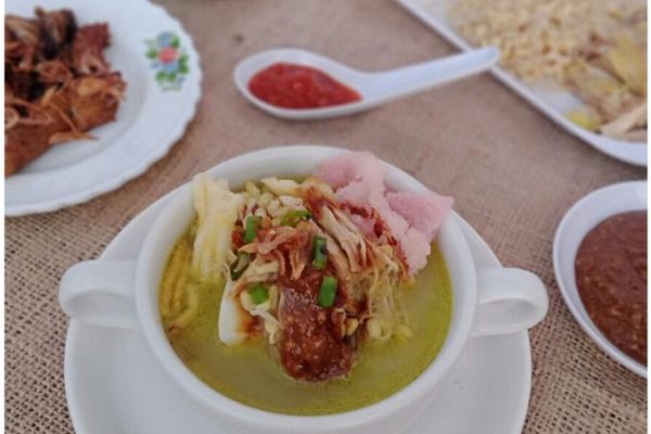 Soto Ayam Kampung Kuah Santan: Lezatnya Sup Tradisional Indonesia