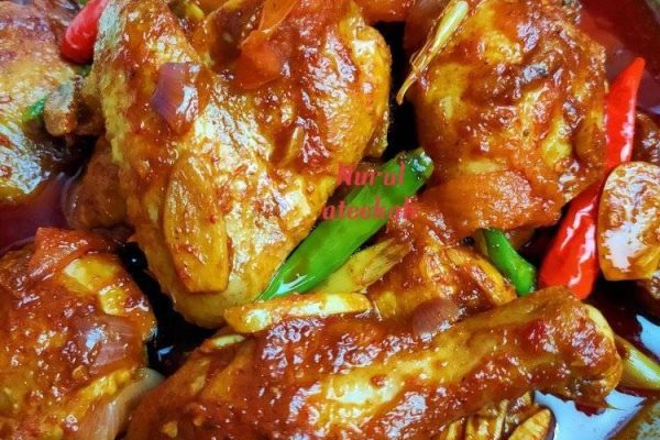Makanan Ayam Goreng Tom Yum: Perpaduan Rasa Pedas dan Gurih