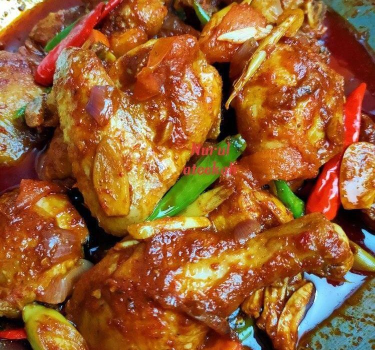 Makanan Ayam Goreng Tom Yum: Perpaduan Rasa Pedas dan Gurih