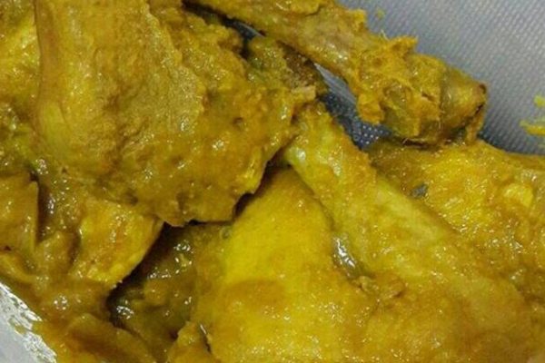 Makanan Ayam Ungkep Bumbu Kuning: Resep dan Cara Membuatnya