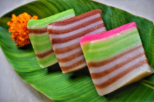 Mengenal Kuih Lapis: Kue Tradisional Berlapis Warna-warni