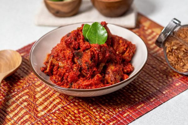 Mengenal Lezatnya Ayam Balado, Hidangan Pedas Khas Indonesia