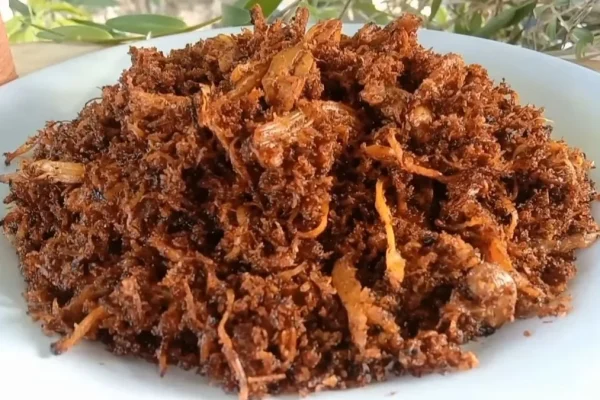 Makanan Srundeng Ayam Suwir: Rasa Gurih dan Tekstur Renyah