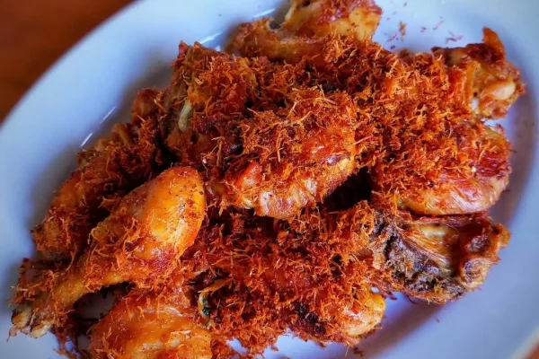 Mengenal Lezatnya Ayam Goreng Serundeng, Sajian Tradisional Nusantara