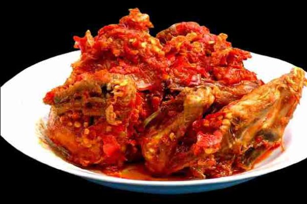 Mengenal Makanan Ayam Sambalado: Cita Rasa Pedas Menggoda