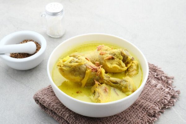 Opor Ayam: Resep dan Keistimewaan Masakan Tradisional Indonesia